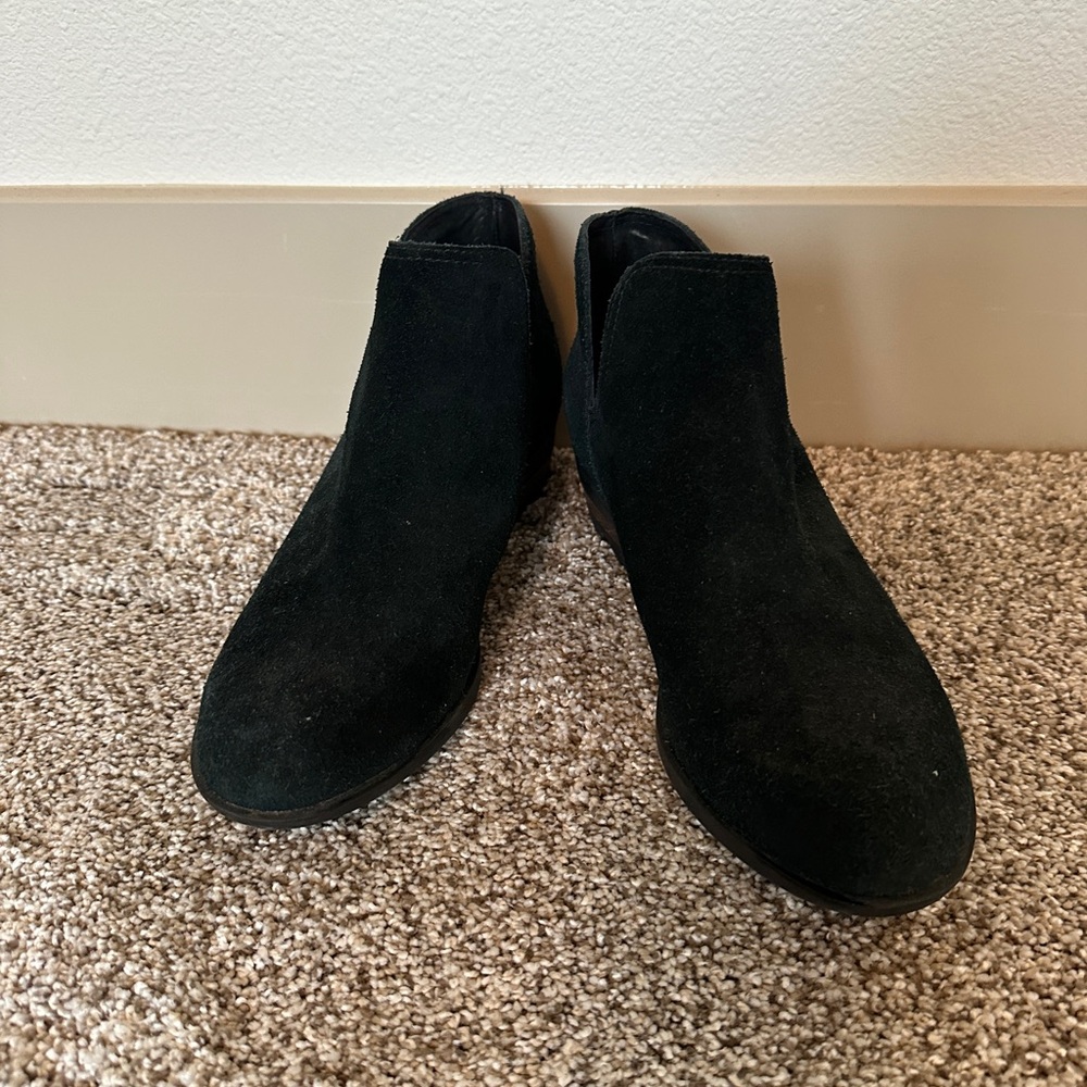 Sorel Black Suede Ankle Booties Size 7.5 – Cutout Detail, Gently Used